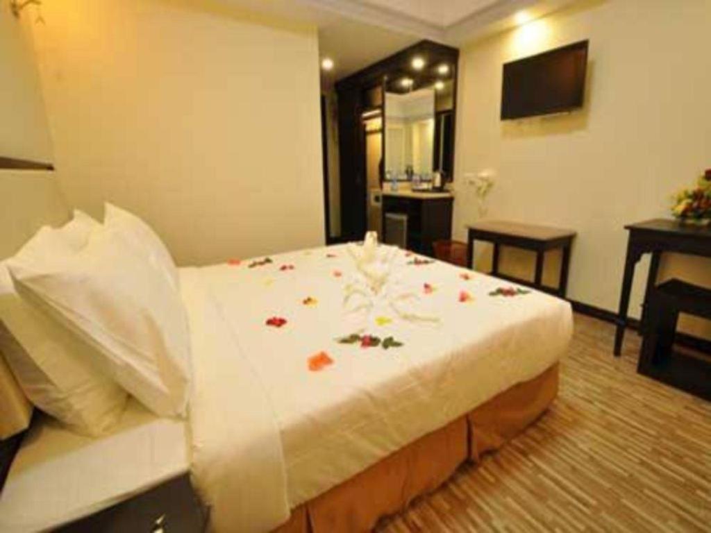 Hotel Heaven Янгон Экстерьер фото