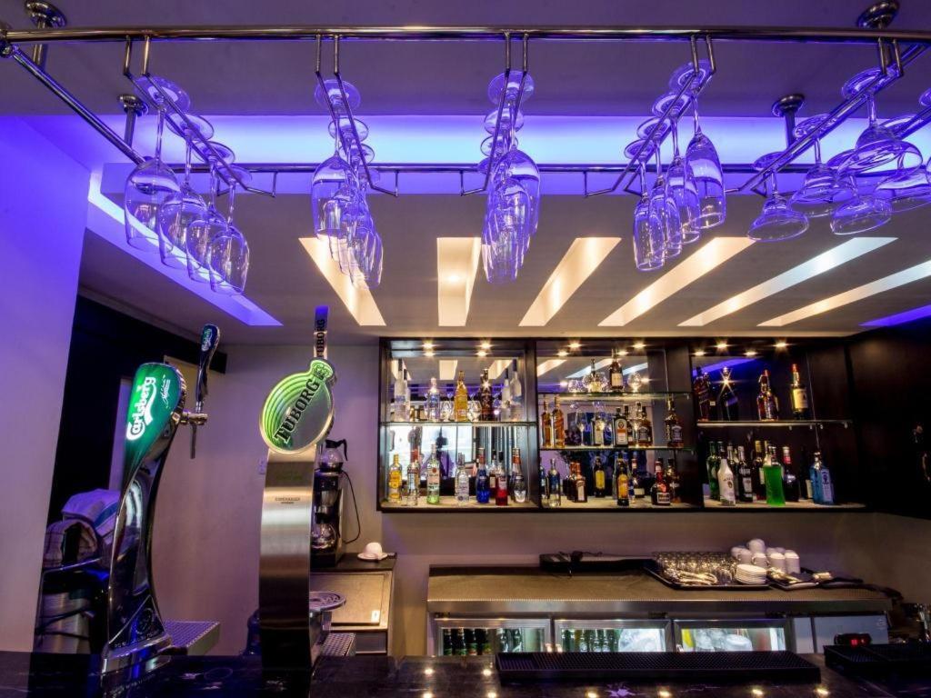 Hotel Heaven Янгон Экстерьер фото