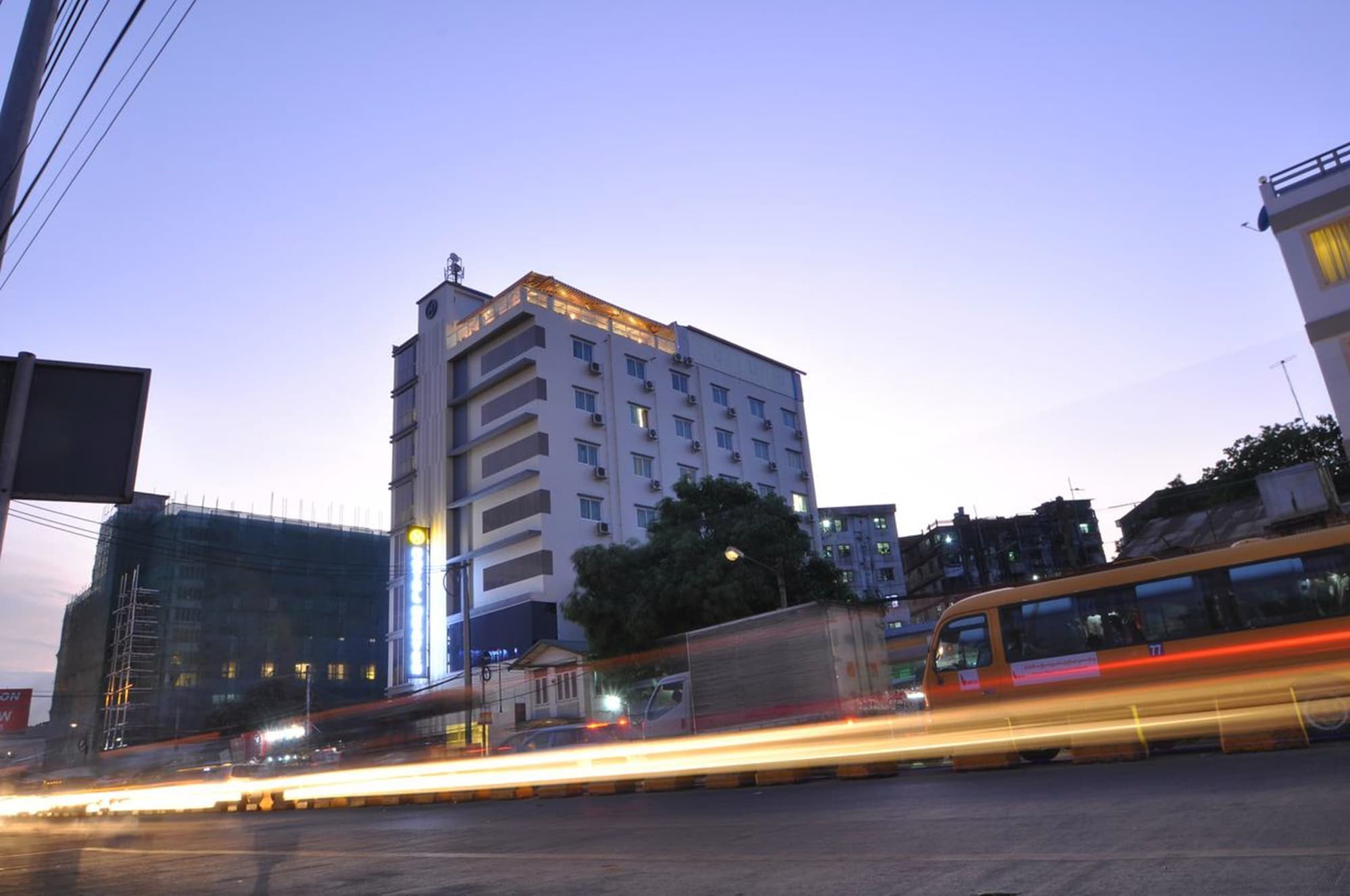 Hotel Heaven Янгон Экстерьер фото